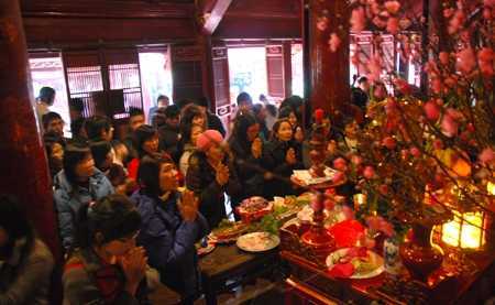 Tết đến, sếp to lo hết chỗ... cất quà