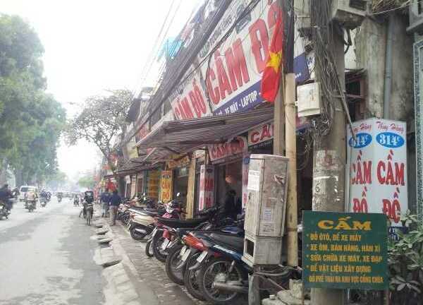 Sát tết cuống cuồng cầm đồ trả nợ