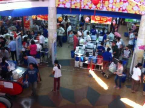 TP.HCM: Siêu thị ‘nghẹt thở’ ngày giáp tết