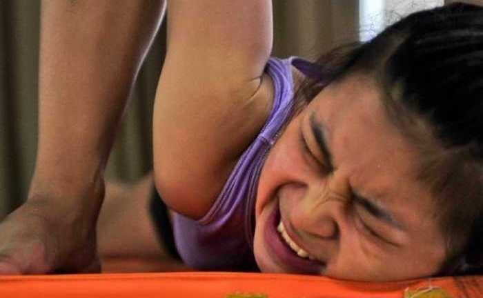 'Khóc thét' xem thiếu nữ Trung Quốc luyện múa cột