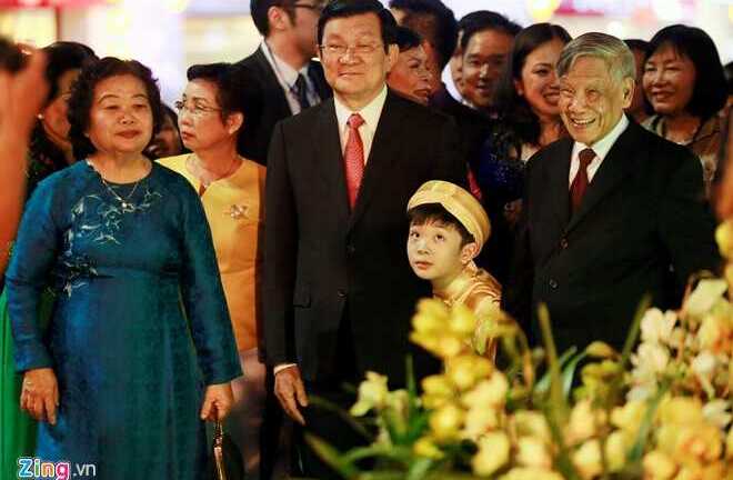 Chủ tịch nước dự lễ khai mạc đường hoa Nguyễn Huệ