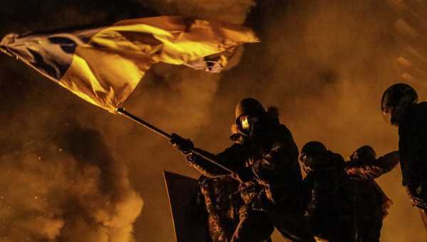 Tổng thống Ukraine đồng ý bỏ luật chống biểu tình