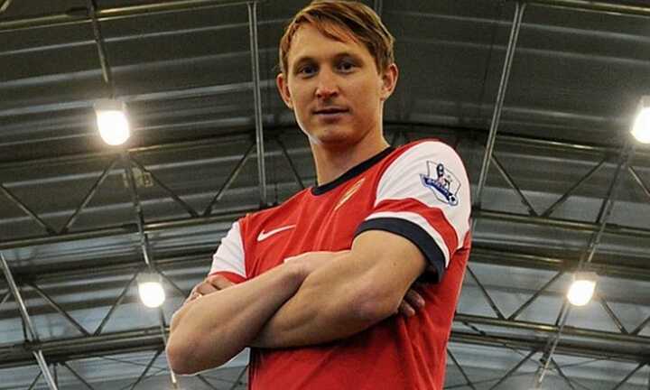 Arsenal gặp họa với tân binh 'rởm'