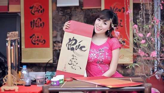 Hot boy, hot girl làm gì trong ngày Tết?