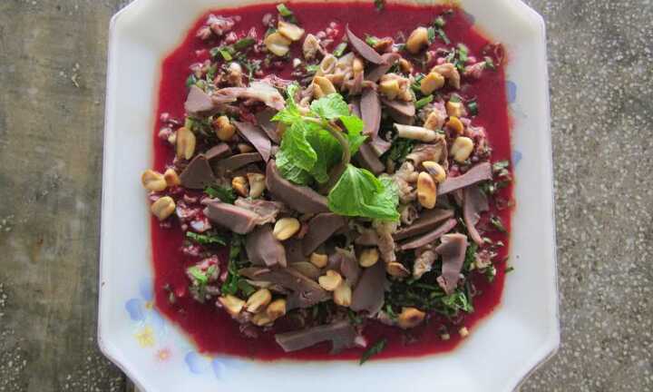 Tết ăn tiết canh: Người chết, người cắt chân