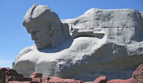 CNN rút bài chê tượng anh hùng Liên Xô xấu nhất thế giới