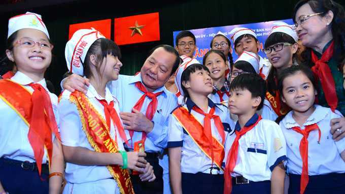 Học sinh TP.HCM sẽ không phải mang vác sách vở