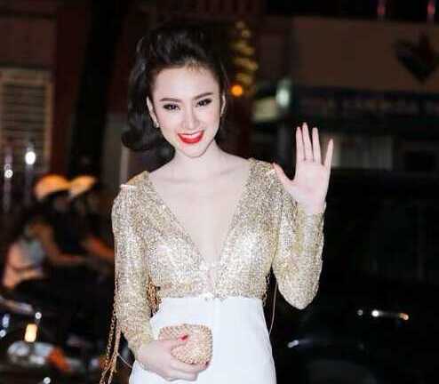 Angela Phương Trinh áo xẻ sâu quyến rũ trong tiệc sinh nhật