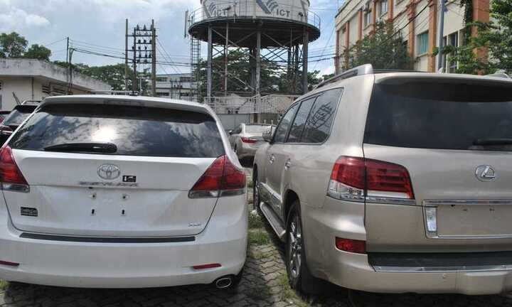 Bỏ quên 100 xe ô tô 'xịn' ở Sài Gòn