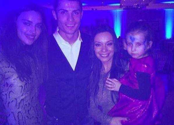 Xem cách Ronaldo lấy lòng bạn gái siêu mẫu