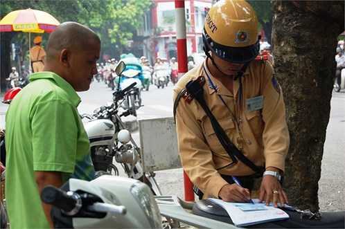 CSGT được thu tiền phạt trực tiếp ở mức nào?