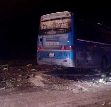 Xe khách đấu đầu container, hơn 12 người thương vong