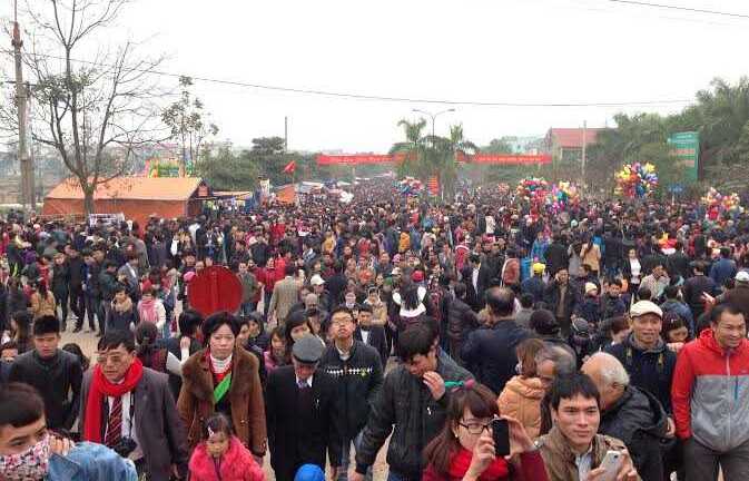 Hàng vạn du khách trẩy hội Lim trong rét đậm