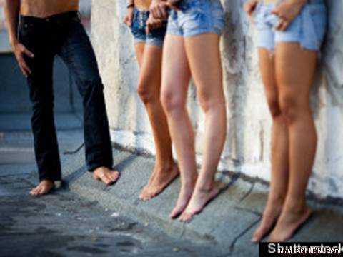 Bán bạn gái vào động mại dâm lấy 2,8 triệu đồng