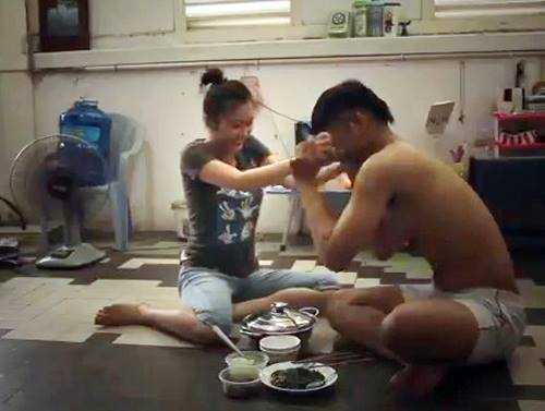 Mùa Valentine: Thầy Khắc Hiếu tung clip 'Sống thử được 3 mất 6'