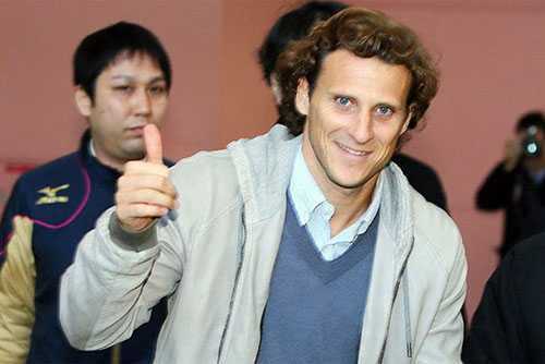 Cựu sao Man Utd thành đồng đội của hung thần U19 Việt Nam