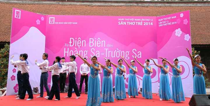 Ngày thơ Việt Nam 2014: Thịt gác bếp, ngô vùng cao lẫn vào thơ