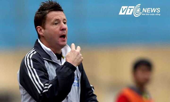 HLV Dylan Kerr nổi giận vì Gonzalo ăn vạ