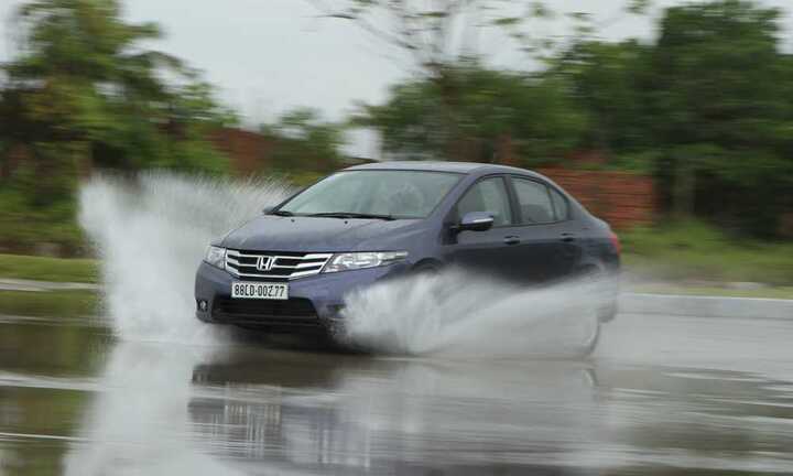 Đầu năm thị trường bùng nổ, dòng xe nào lên ngôi?