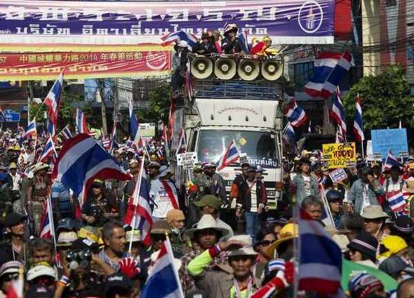 Người biểu tình ngăn nữ Thủ tướng Yingluck trở lại làm việc