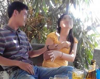 Những thôn nữ 'vui tới bến' cùng khách nhậu