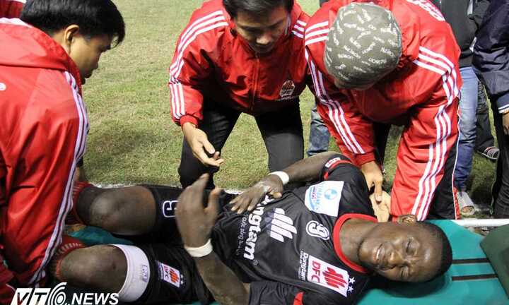 Đạp rạn xương sườn đối phương, sao nhập tịch sẽ nhận án nặng