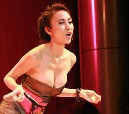 3 lần 'thiếu vải' nóng bỏng của Ngân Khánh