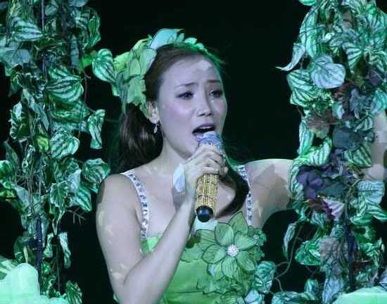 Hồ Quỳnh Hương khóc nấc nhớ 'tình cũ'