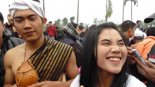 Độc đáo lễ hội 'bắt chồng' giữa Hà Nội