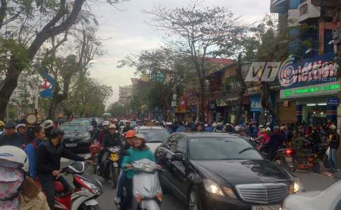 'Xe đạp đi cùng xe máy, ôtô sẽ không giảm được ùn tắc'