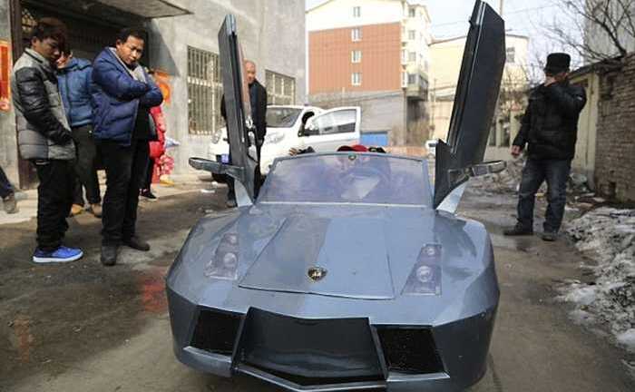 Nông dân Trung Quốc chế Lamborghini siêu nhỏ cho cháu trai