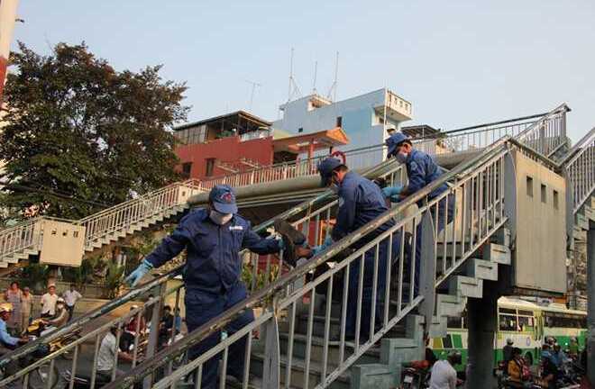 Nam thanh niên gục chết trên cầu vượt