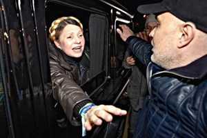 Ukraine bãi nhiệm tổng thống, thả cựu thủ tướng Tymoshenko