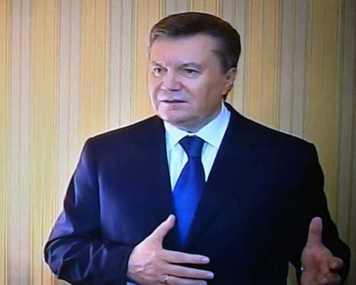 Cựu Tổng thống Ukraine bỏ chạy bằng trực thăng