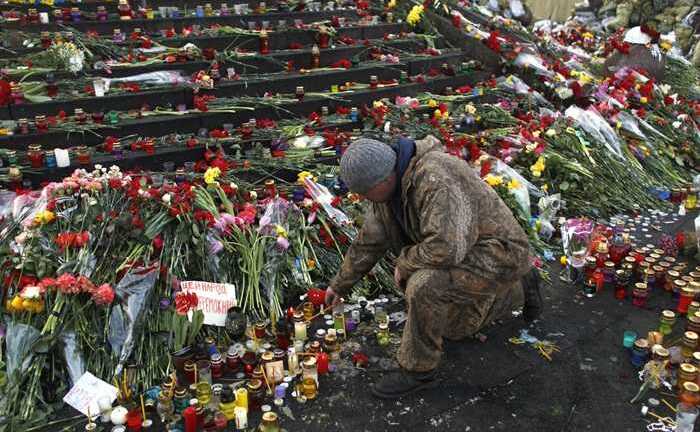 Thế giới qua ảnh: Ukraine tưởng niệm người biểu tình thiệt mạng