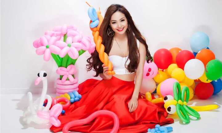 Minh Hằng hồi hộp chờ lên sân khấu kim cương