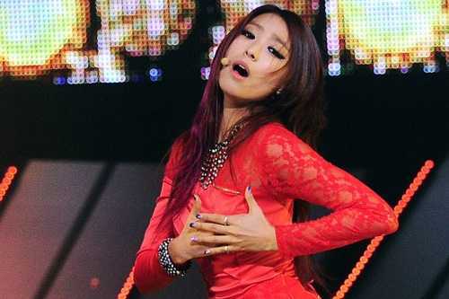 Buồn lòng khi sao Hàn sa lầy phong cách sexy quá đà