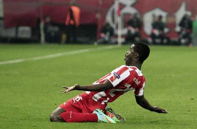 Lý do fan Arsenal hả hê ăn mừng thất bại của Man Utd