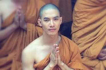 Cựu thành viên nhóm F5 quy y cửa Phật