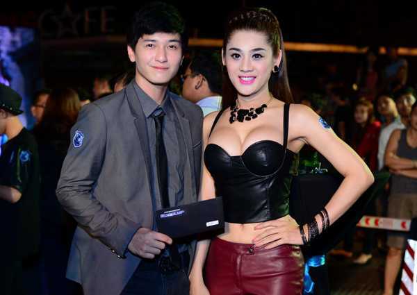 Lâm Chi Khanh khoe vòng một lớn khác thường