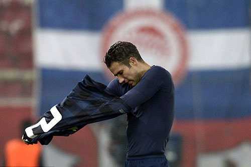 Van Persie bị huyền thoại Man Utd gọi là thằng ngốc