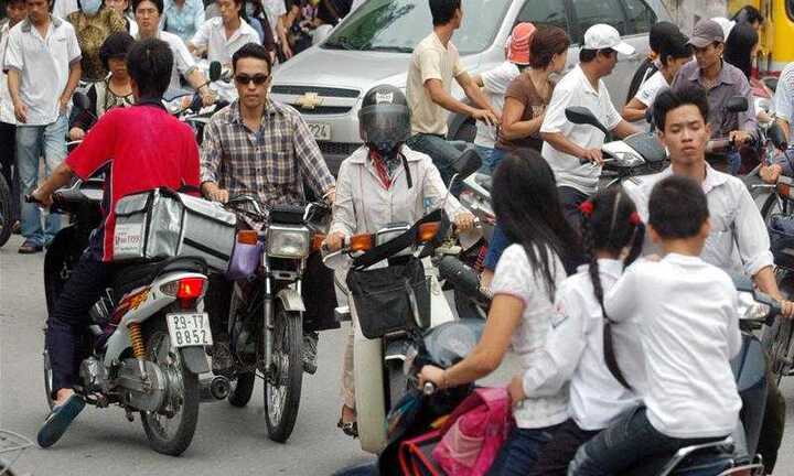 Đua nhau tự nhận 'vô văn hóa giao thông'