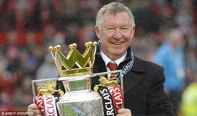 Sir Alex từng bị đánh bằng roi da ở trường