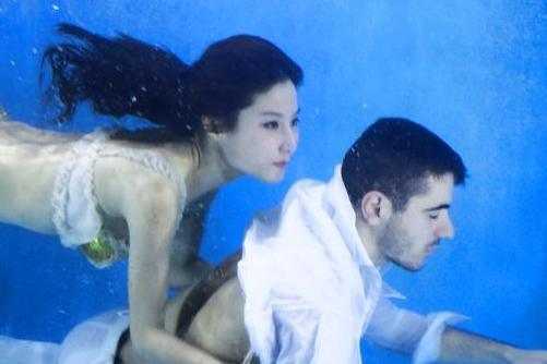 Diễm My 9X mặc nội y hoá nàng tiên cá nóng bỏng