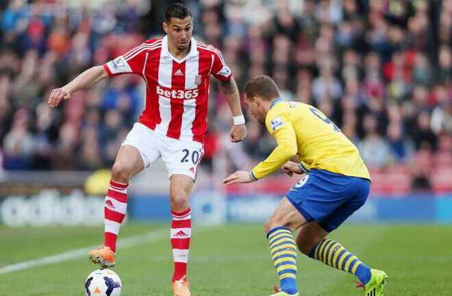 Sau Man Utd, Arsenal nếm mùi 'hung thần' Stoke