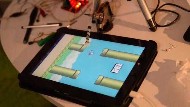 Xem Robot Trung Quốc chơi Flappy Bird thế nào