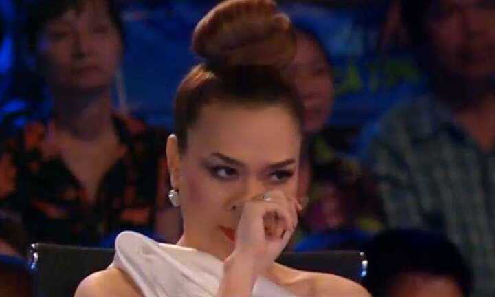 Mỹ Tâm rơi lệ khi chưa công bố kết quả Vietnam Idol