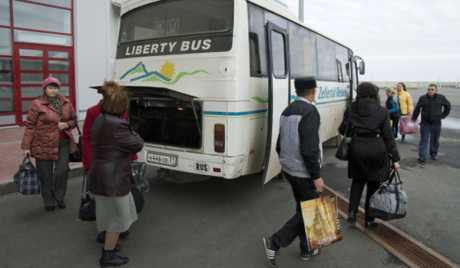 Hàng ngàn người Ukraine tháo chạy sang Nga