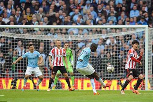 Siêu phẩm từ cự ly 30m của Yaya Toure