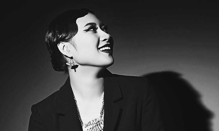 Khánh Linh: Con trai khen tôi xinh đẹp